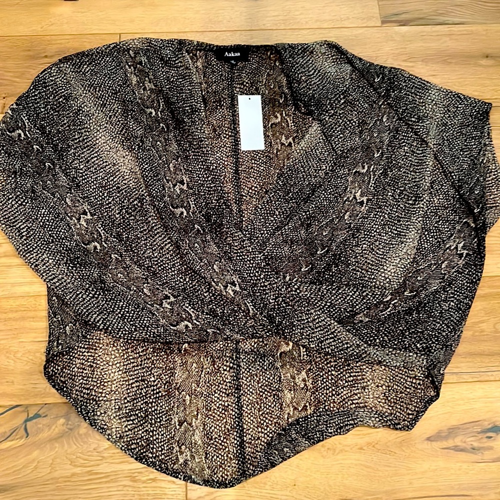 Beautiful flowy drape top